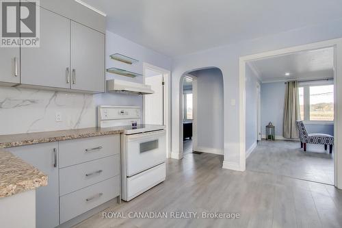 15 Grencer Road, Bradford West Gwillimbury, ON - Indoor Photo Showing Kitchen