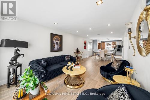 50 Addison Street, Richmond Hill, ON - Indoor Photo Showing Living Room