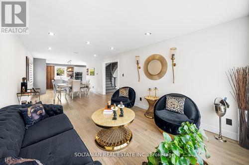 50 Addison Street, Richmond Hill, ON - Indoor Photo Showing Living Room