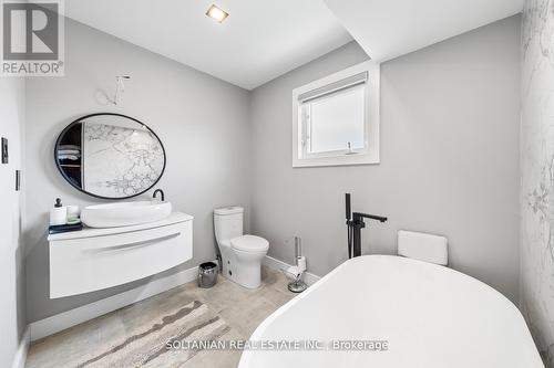 50 Addison Street, Richmond Hill, ON - Indoor Photo Showing Bathroom