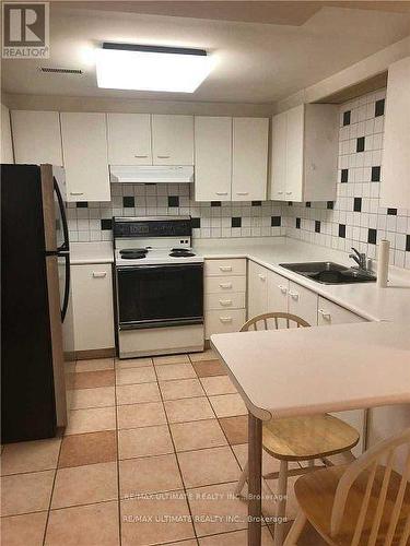 39 Cantertrot Court, Vaughan, ON - Indoor Photo Showing Kitchen With Double Sink