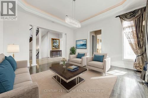 40 Royal Shamrock Court, Whitchurch-Stouffville, ON - Indoor Photo Showing Living Room