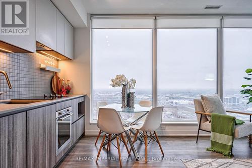 2710 - 898 Portage Parkway, Vaughan, ON - Indoor Photo Showing Dining Room