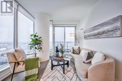 2710 - 898 Portage Parkway, Vaughan, ON - Indoor Photo Showing Living Room