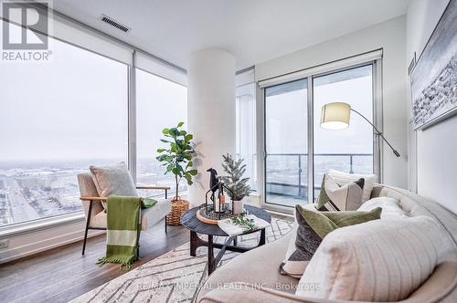 2710 - 898 Portage Parkway, Vaughan, ON - Indoor Photo Showing Living Room