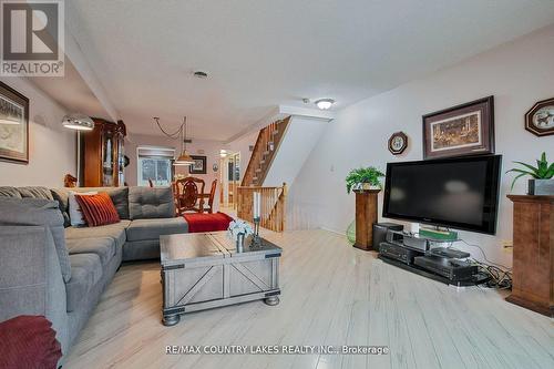 9 - 24 Laguna Parkway, Ramara, ON - Indoor Photo Showing Living Room