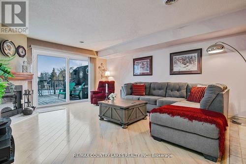 9 - 24 Laguna Parkway, Ramara, ON - Indoor Photo Showing Living Room