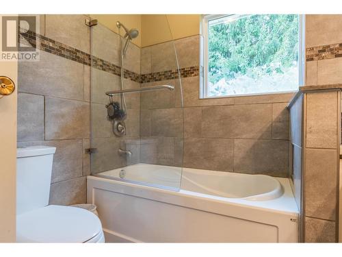 522 13Th  Avenue, Castlegar, BC - Indoor Photo Showing Bathroom