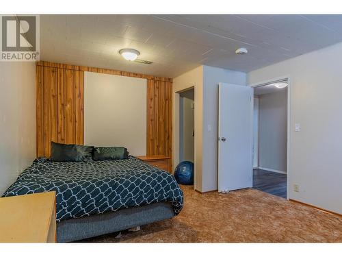 522 13Th  Avenue, Castlegar, BC - Indoor Photo Showing Bedroom