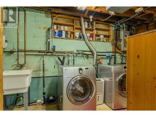 522 13Th  Avenue, Castlegar, BC - Indoor Photo Showing Laundry Room