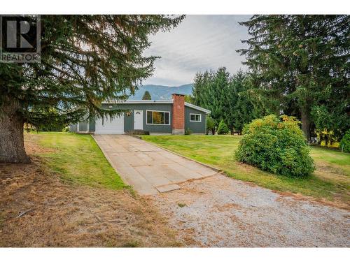 522 13Th  Avenue, Castlegar, BC - Outdoor