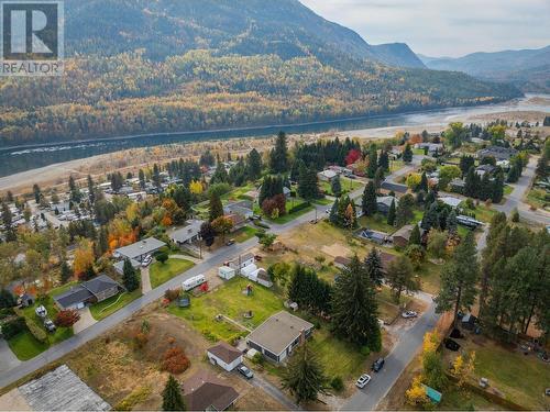 522 13Th  Avenue, Castlegar, BC - Outdoor With Body Of Water With View