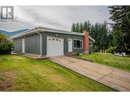 522 13Th  Avenue, Castlegar, BC - Outdoor