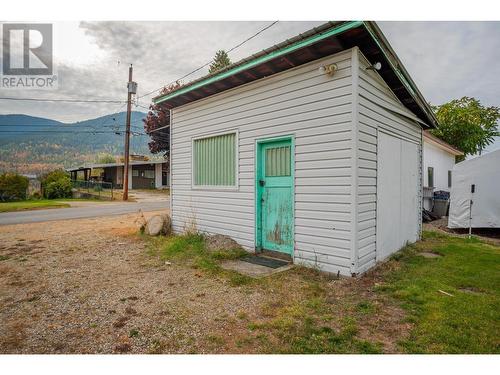 522 13Th  Avenue, Castlegar, BC - Outdoor