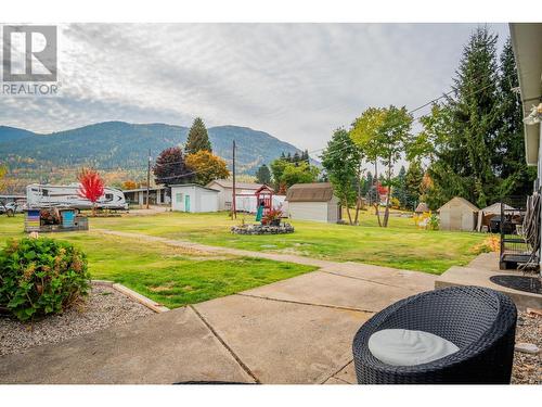 522 13Th  Avenue, Castlegar, BC - Outdoor