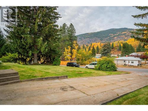 522 13Th  Avenue, Castlegar, BC - Outdoor With View