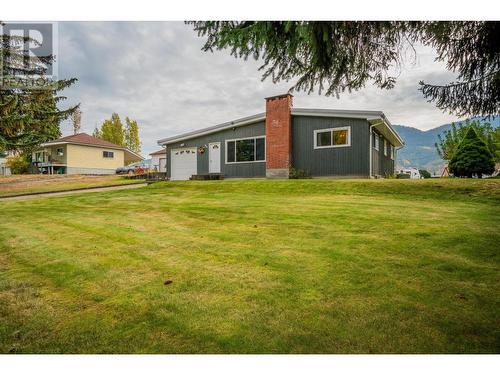 522 13Th  Avenue, Castlegar, BC - Outdoor