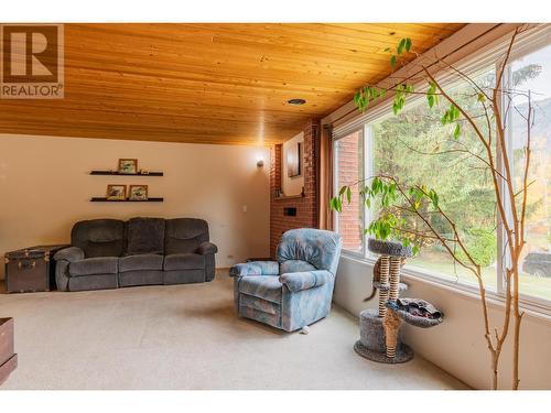 522 13Th  Avenue, Castlegar, BC - Indoor