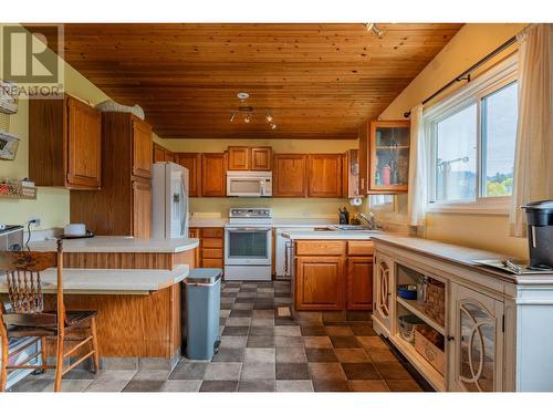 522 13Th  Avenue, Castlegar, BC - Indoor Photo Showing Kitchen