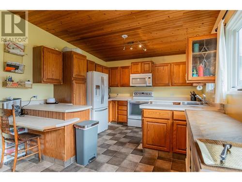 522 13Th  Avenue, Castlegar, BC - Indoor Photo Showing Kitchen