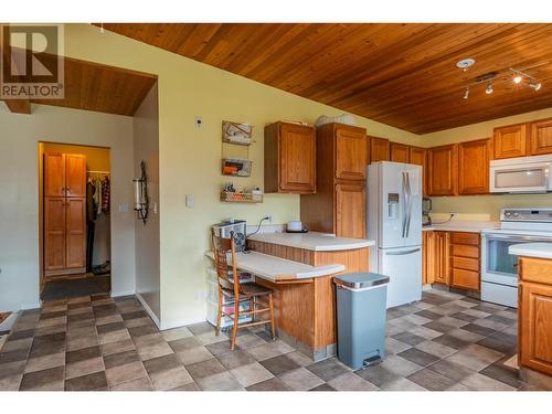 522 13Th  Avenue, Castlegar, BC - Indoor Photo Showing Kitchen