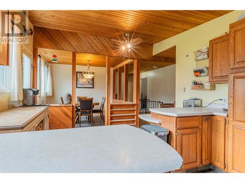 522 13Th  Avenue, Castlegar, BC - Indoor Photo Showing Kitchen