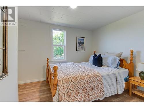 910 El Paso Road, Kelowna, BC - Indoor Photo Showing Bedroom