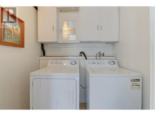 910 El Paso Road, Kelowna, BC - Indoor Photo Showing Laundry Room