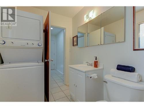 910 El Paso Road, Kelowna, BC - Indoor Photo Showing Laundry Room