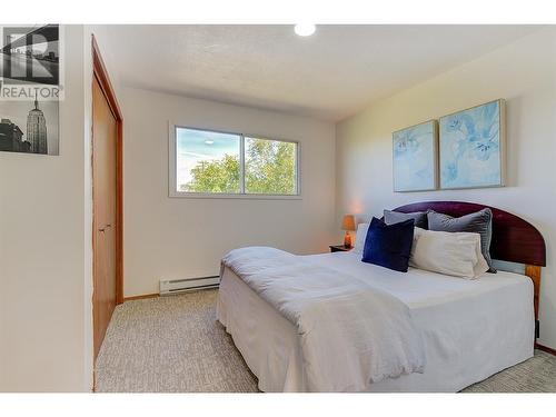 910 El Paso Road, Kelowna, BC - Indoor Photo Showing Bedroom