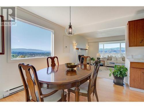 910 El Paso Road, Kelowna, BC - Indoor Photo Showing Dining Room