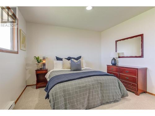 910 El Paso Road, Kelowna, BC - Indoor Photo Showing Bedroom