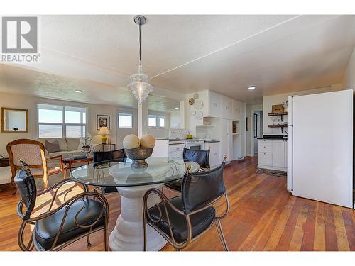 910 El Paso Road, Kelowna, BC - Indoor Photo Showing Dining Room