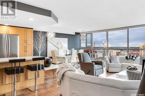 1704 315 5Th Avenue N, Saskatoon, SK - Indoor Photo Showing Living Room