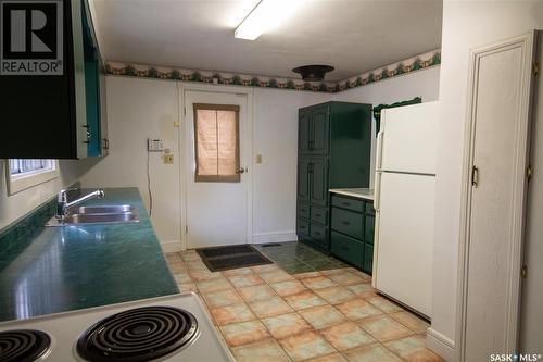 1462 105Th Street, North Battleford, SK - Indoor Photo Showing Kitchen With Double Sink