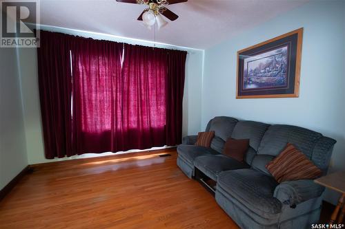 1462 105Th Street, North Battleford, SK - Indoor Photo Showing Living Room