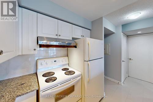 2805 - 210 Victoria St Street, Toronto, ON - Indoor Photo Showing Kitchen