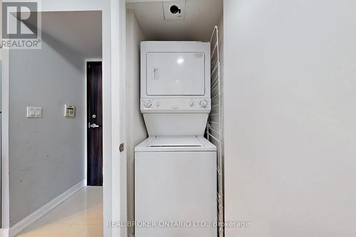 2805 - 210 Victoria St Street, Toronto, ON - Indoor Photo Showing Laundry Room