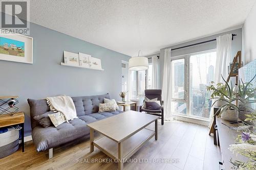 2805 - 210 Victoria St Street, Toronto, ON - Indoor Photo Showing Living Room