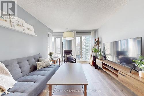 2805 - 210 Victoria St Street, Toronto, ON - Indoor Photo Showing Living Room