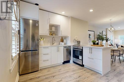 63 Cleveland Street, Toronto, ON - Indoor Photo Showing Kitchen With Upgraded Kitchen