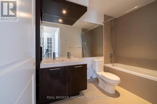 7302 - 388 Yonge Street, Toronto, ON - Indoor Photo Showing Bathroom