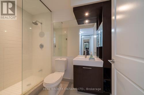 7302 - 388 Yonge Street, Toronto, ON - Indoor Photo Showing Bathroom