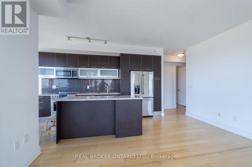 7302 - 388 Yonge Street, Toronto, ON - Indoor Photo Showing Kitchen