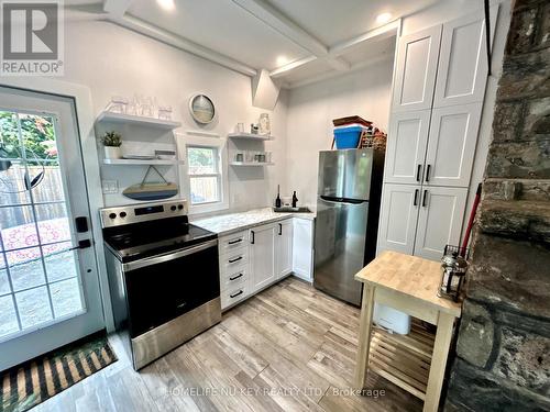 28 Hastings Avenue, Tiny, ON - Indoor Photo Showing Kitchen