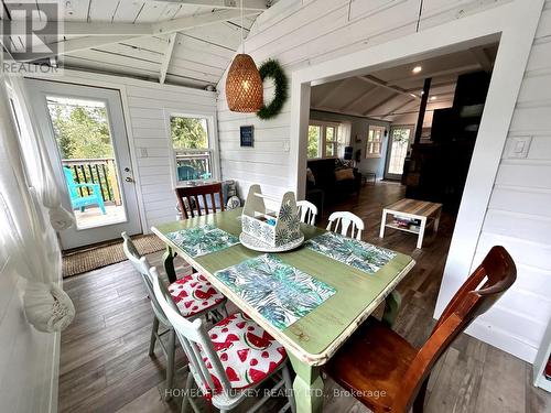 28 Hastings Avenue, Tiny, ON - Indoor Photo Showing Dining Room