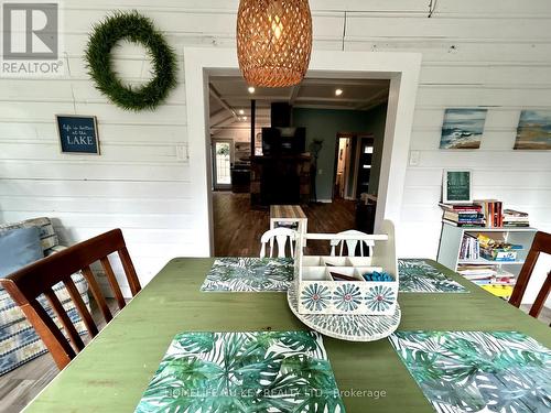 28 Hastings Avenue, Tiny, ON - Indoor Photo Showing Dining Room