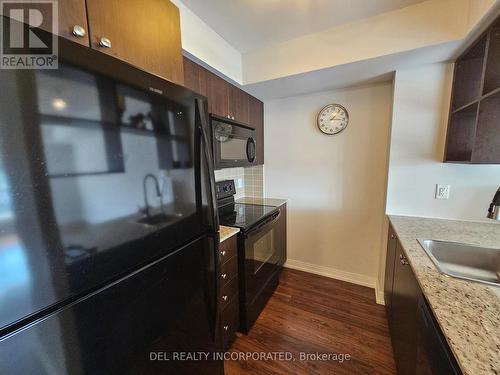 705 - 151 Village Green Square, Toronto, ON - Indoor Photo Showing Kitchen