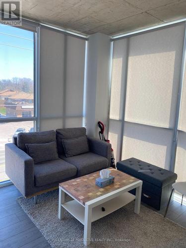 332 - 1900 Simcoe Street N, Oshawa, ON - Indoor Photo Showing Living Room