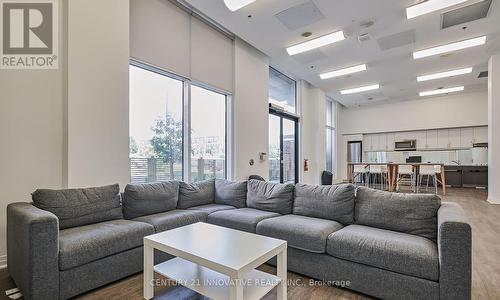 332 - 1900 Simcoe Street N, Oshawa, ON - Indoor Photo Showing Living Room